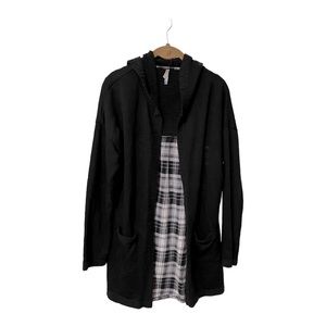 Black hood cardigan with patterned backside. Xl